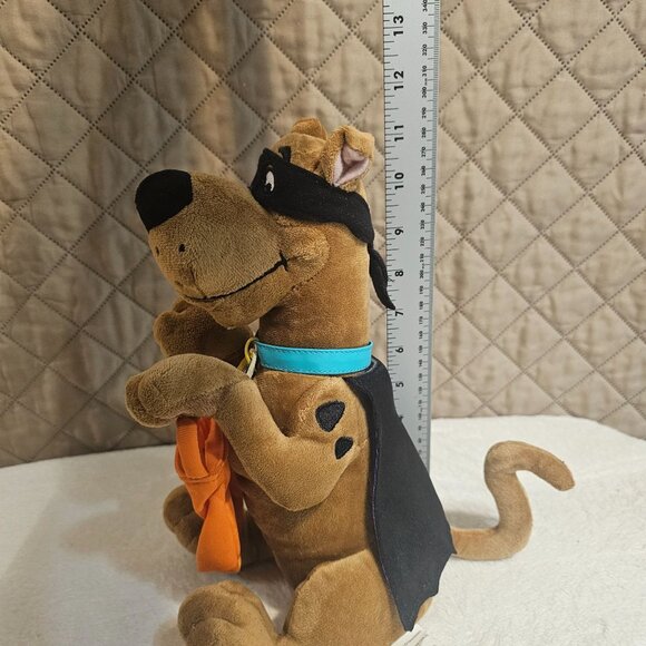 Hallmark Trick or Treating Scooby Doo Halloween Animated Talking Plush 11" - Picture 8 of 8